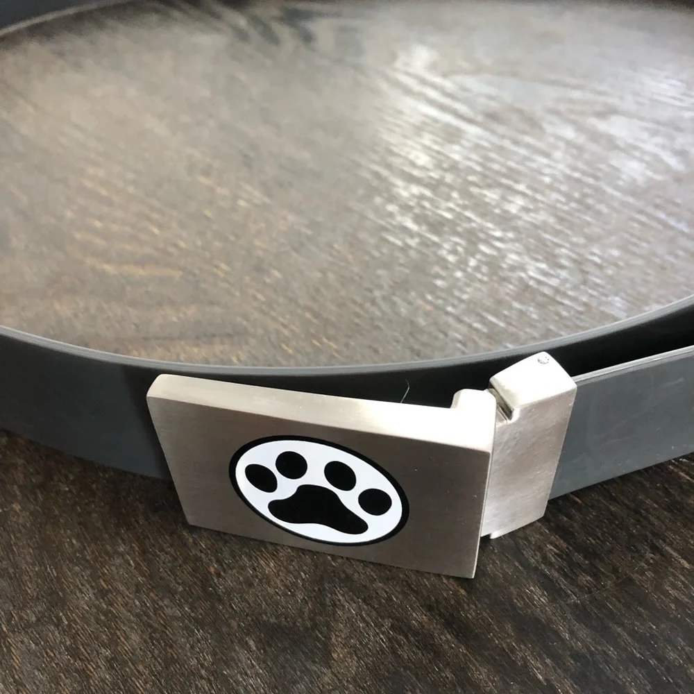 Clazic Grey belt with paw print buckle
